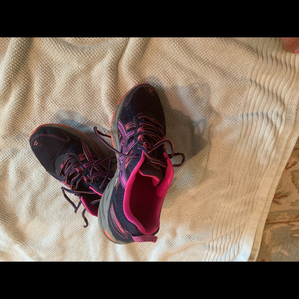 ASICS size 9 1/2 navy with pink trim.